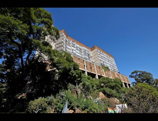 2 BEDROOM APARTMENT FOR SALE IN KENSINGTON